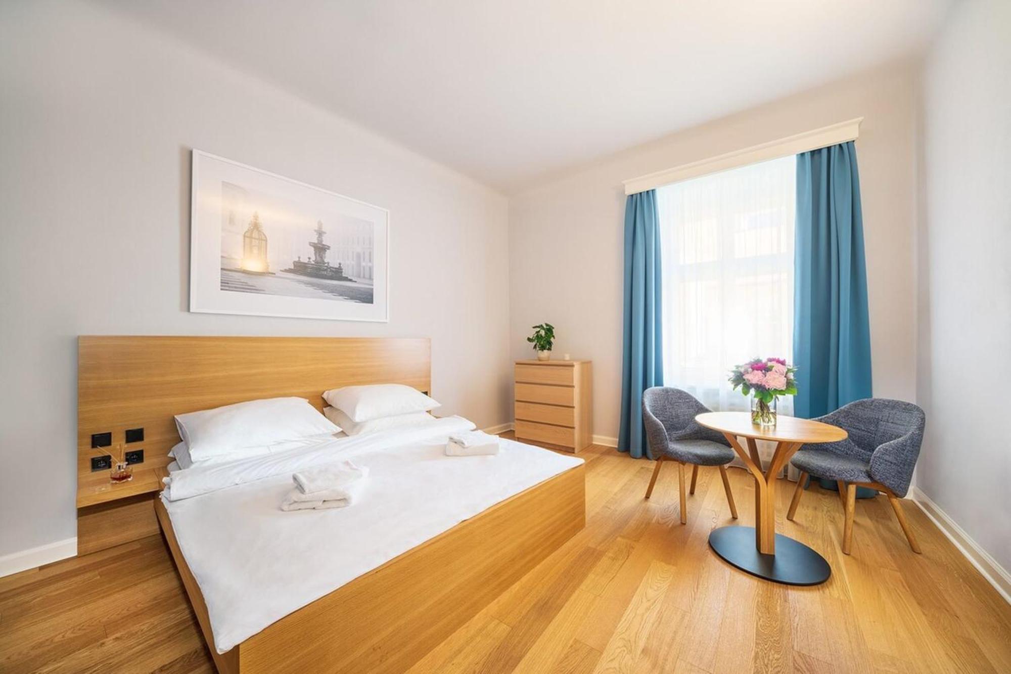 Quiet City Center Apartment In Hip & Foodie Area Prag Eksteriør billede