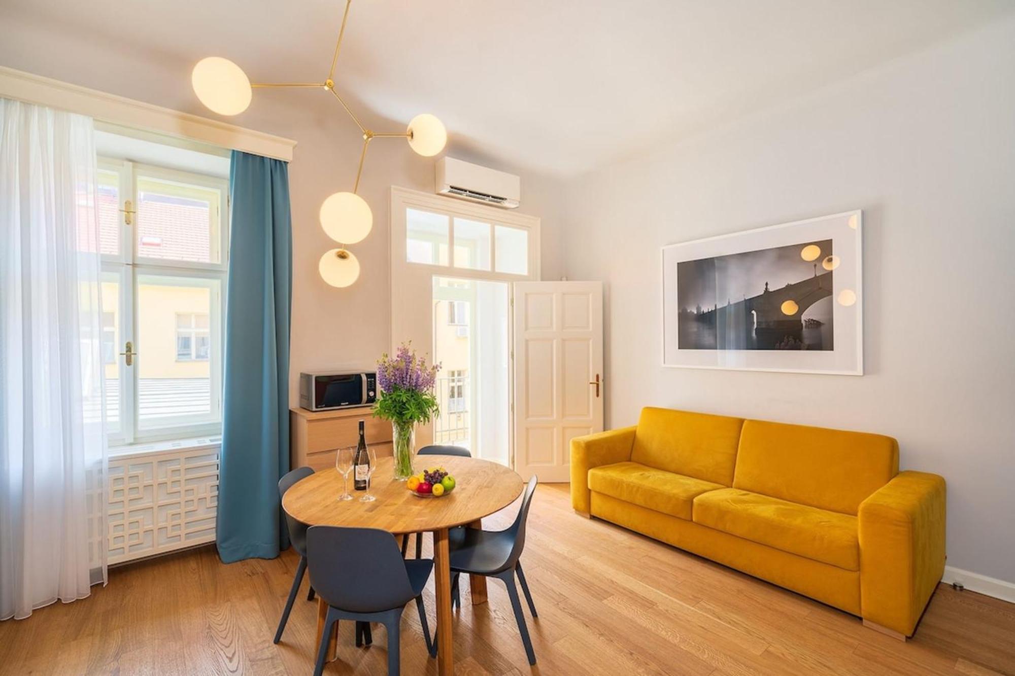 Quiet City Center Apartment In Hip & Foodie Area Prag Eksteriør billede