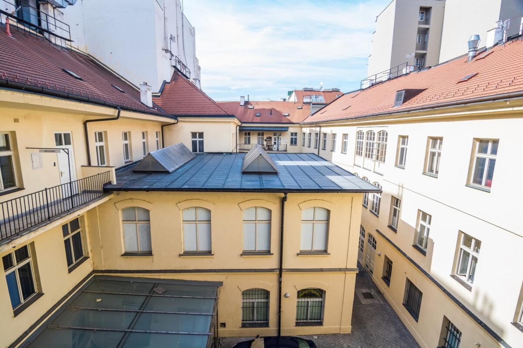 Quiet City Center Apartment In Hip & Foodie Area Prag Eksteriør billede