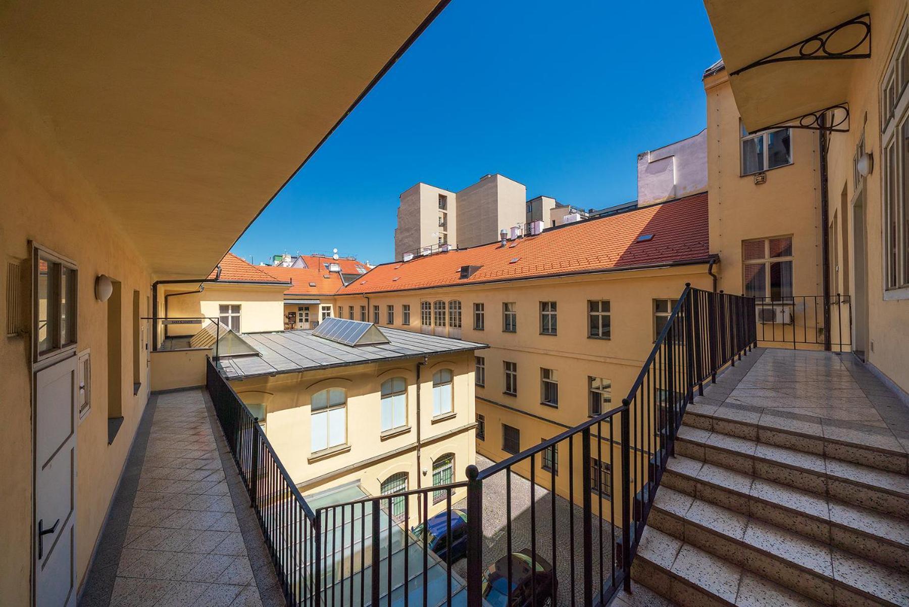 Quiet City Center Apartment In Hip & Foodie Area Prag Eksteriør billede